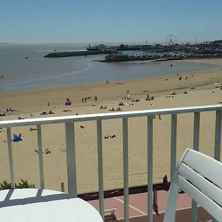 Hotel Les Embruns 2*