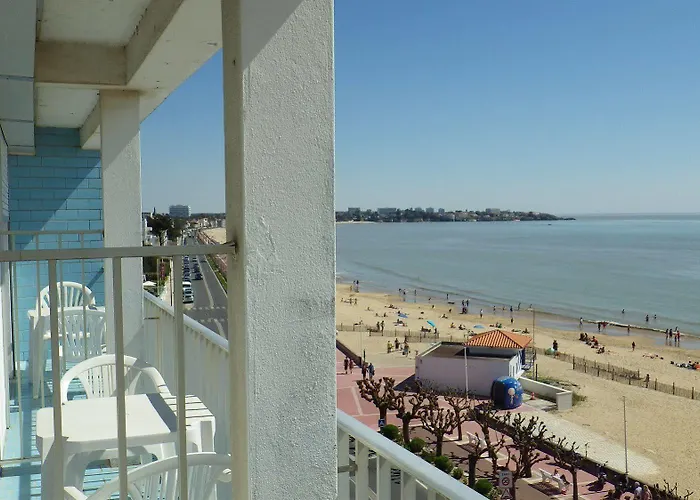 Hotel Les Embruns 2*