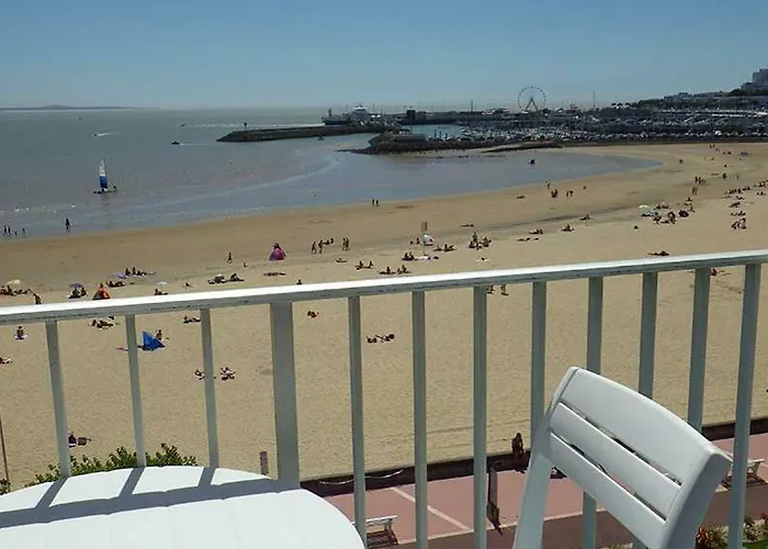 Hotel Les Embruns 2*