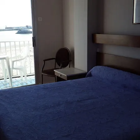 ホテル レ アンブルン 2*