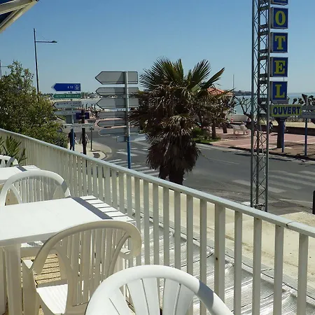 Hotel Les Embruns 2*