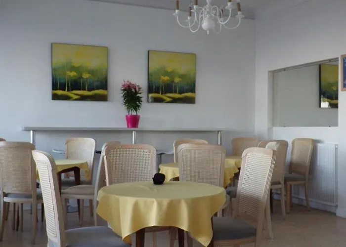 Les Embruns 2* رويا